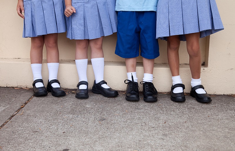 راهنمای انتخاب کفش مدرسه بچه گانه