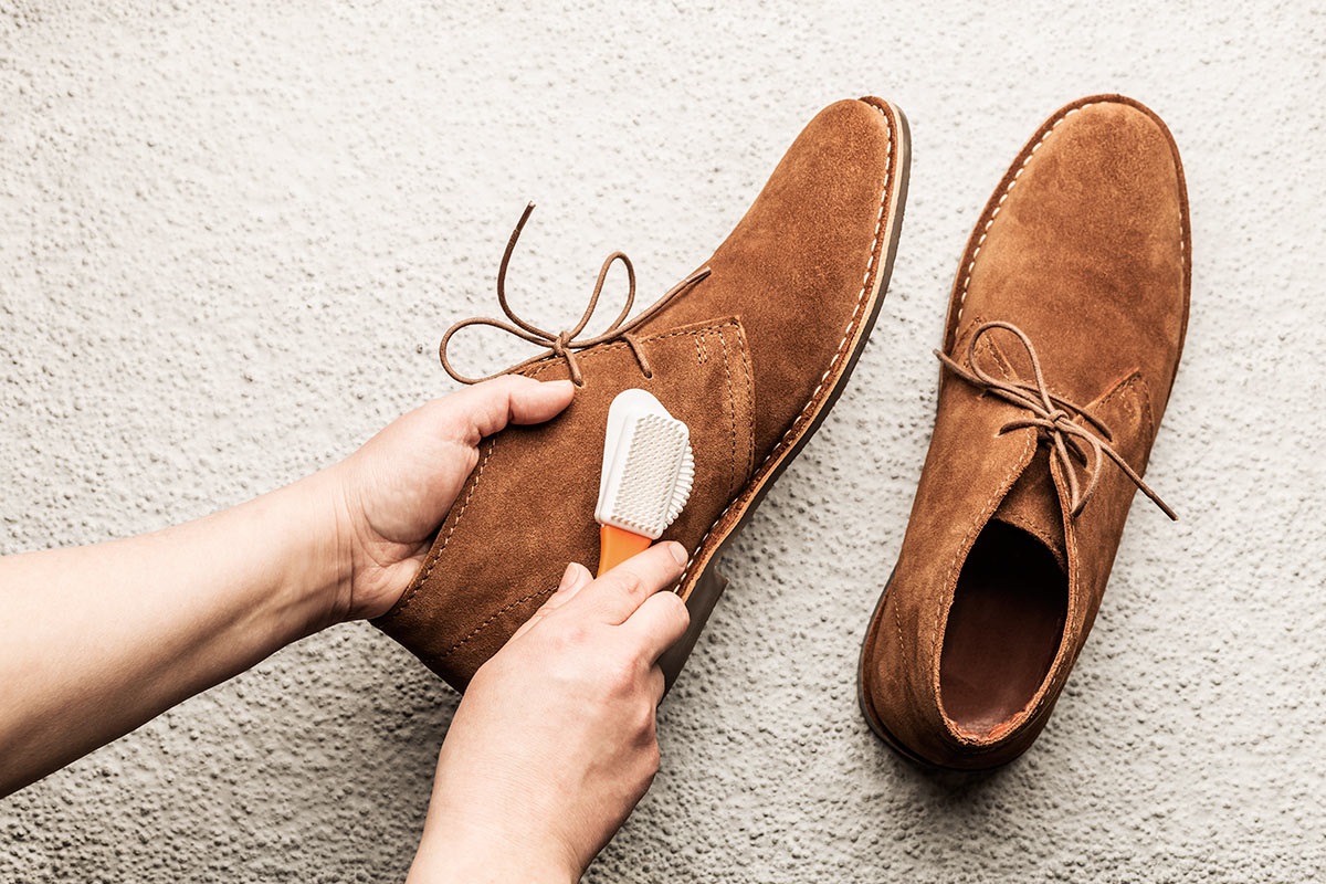 پاک کردن لکه از روی کفش جیر