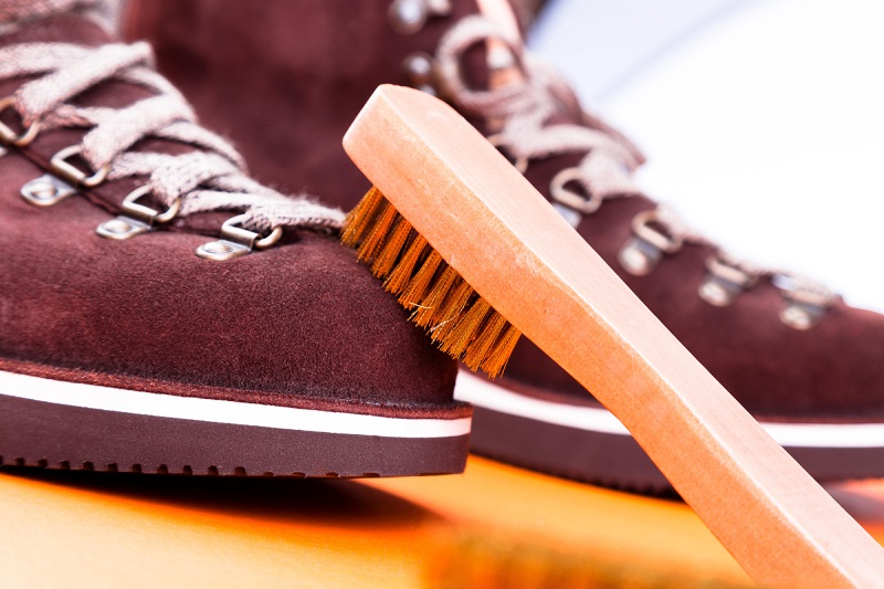 پاک کردن لکه از روی کفش جیر
